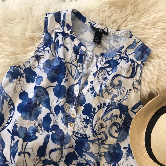 H&M 🌟SALE🌟Blouse - Picture 2 of 4